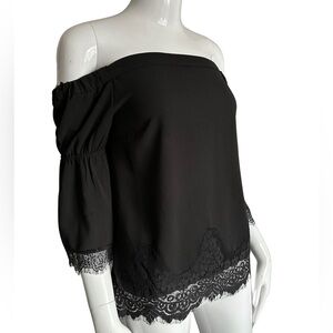 Monteau off the shoulder shirt lace